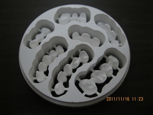 Tutta la corona dentaria di biossido di zirconio ceramico