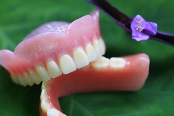 Protesi dentaria piena acrilica smontabile curata calda dell'arco pieno