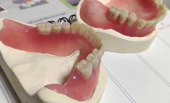 Protesi dentaria acrilica parziale più bassa estetica smontabile curata calda