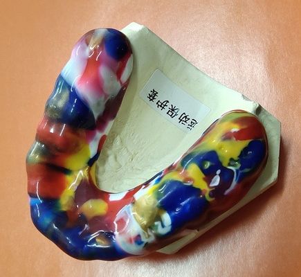 Mouthguards termoplastici acrilici per i pugili